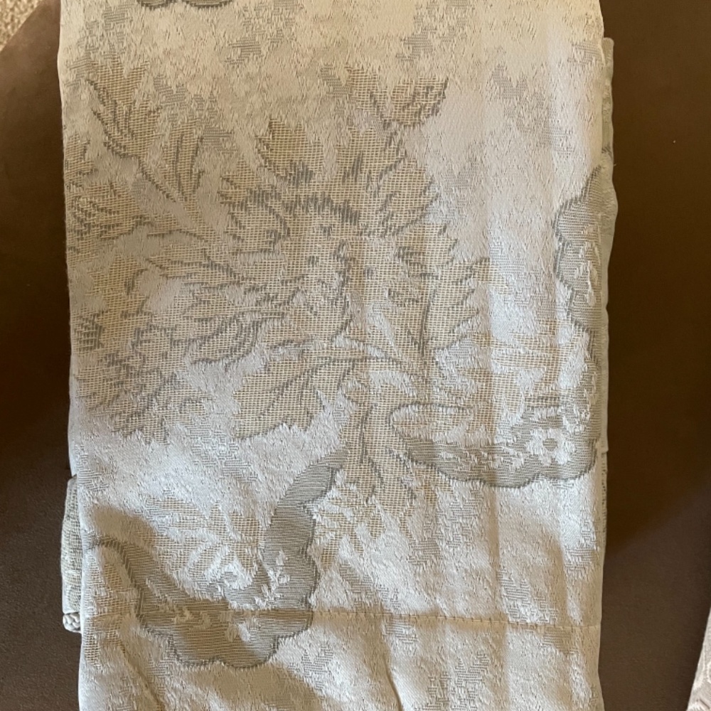 2 padded shams - Picture 5 of 5
